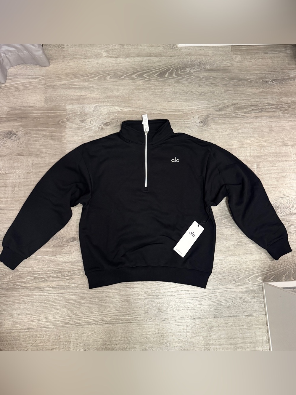 ALO Yoga Black 1/4 zip sweatshirt